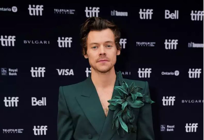 Harry Styles: Κράτησε μια από τις πιο πολυπόθητες τσάντες, του οίκου Gucci