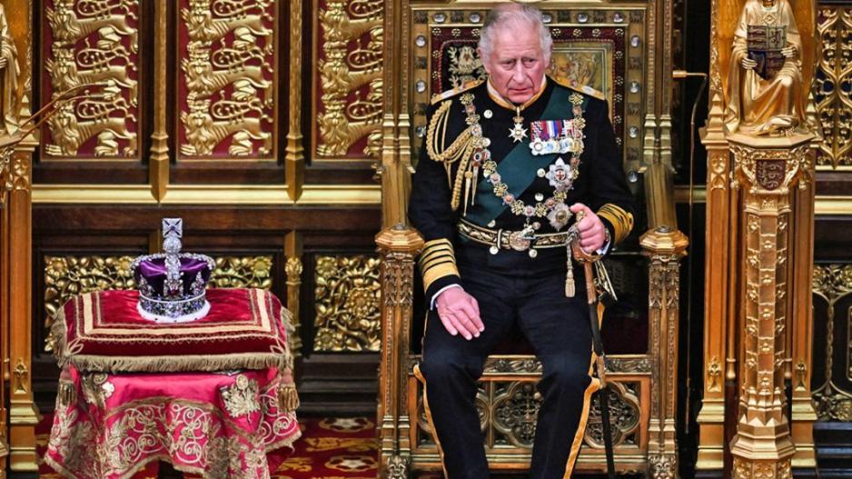 Βασιλιάς Κάρολος: Οι viral παραξενιές του που δεν θα πιστεύεις –  Από τα σιδερωμένα κορδόνια μέχρι το ειδικό χαρτί τουαλέτας!
