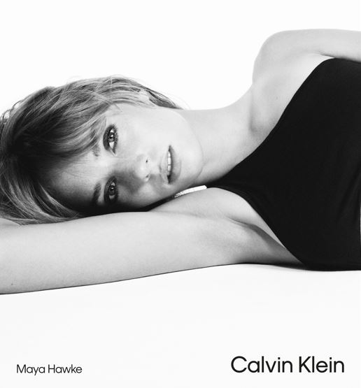 Η Calvin Klein μας συστήνει τη νέα Underwear καμπάνια Calvins or nothing με πρωταγωνιστές τους Maya Hawke και Romelu Lukaku