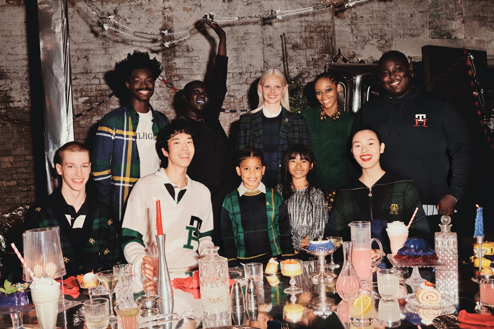 Η TOMMY HILFIGER ΚΑΛΩΣΟΡΙΖΕΙ ΤΗΝ ΕΟΡΤΑΣΤΙΚΗ ΠΕΡΙΟΔΟ ΜΕ ΤΟ ΛΑΝΣΑΡΙΣΜΑ ΜΙΑΣ FESTIVE ΣΥΛΛΟΓΗΣ