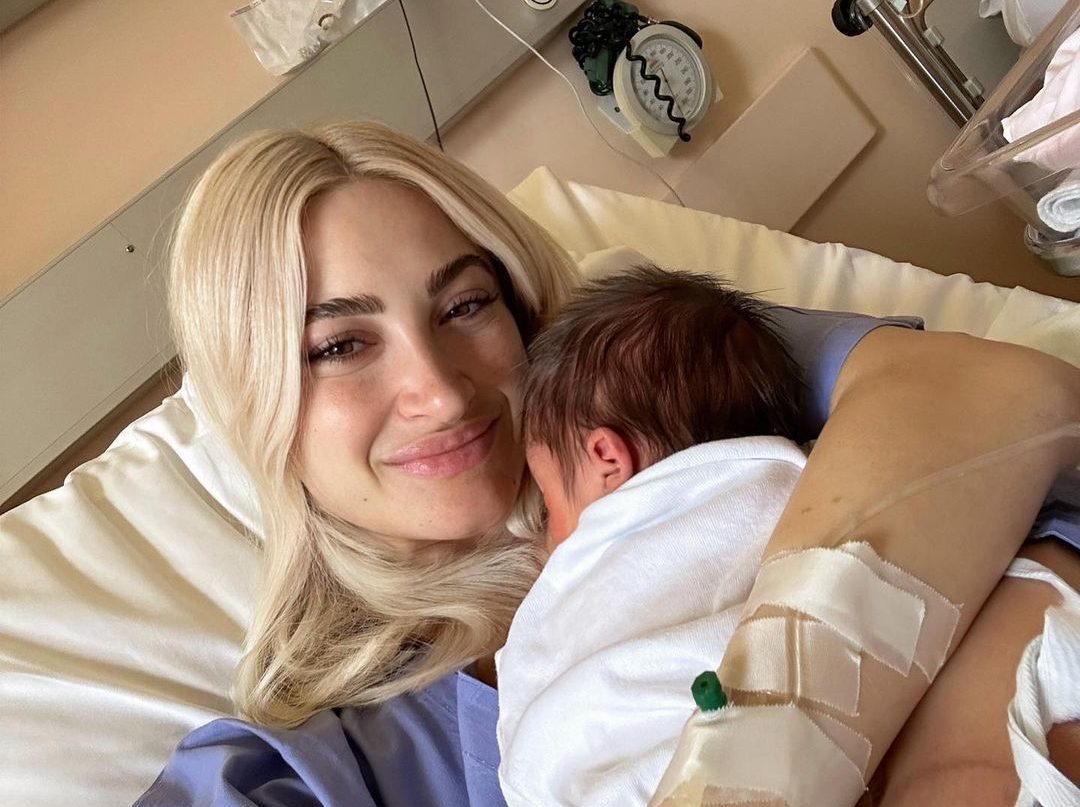 Ιωάννα Τούνη: Έτσι της ευχήθηκαν οι celebrities για τον νεογέννητο γιο της