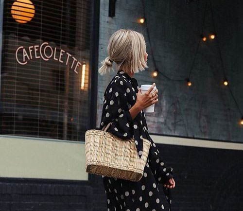 To polka dot φόρεμα από τα Zara, είναι τέλειο για τα office looks σου