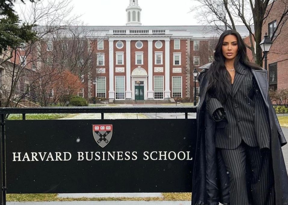 Kim Kardashian: Έγινε για λίγο λέκτορας στο Harvard