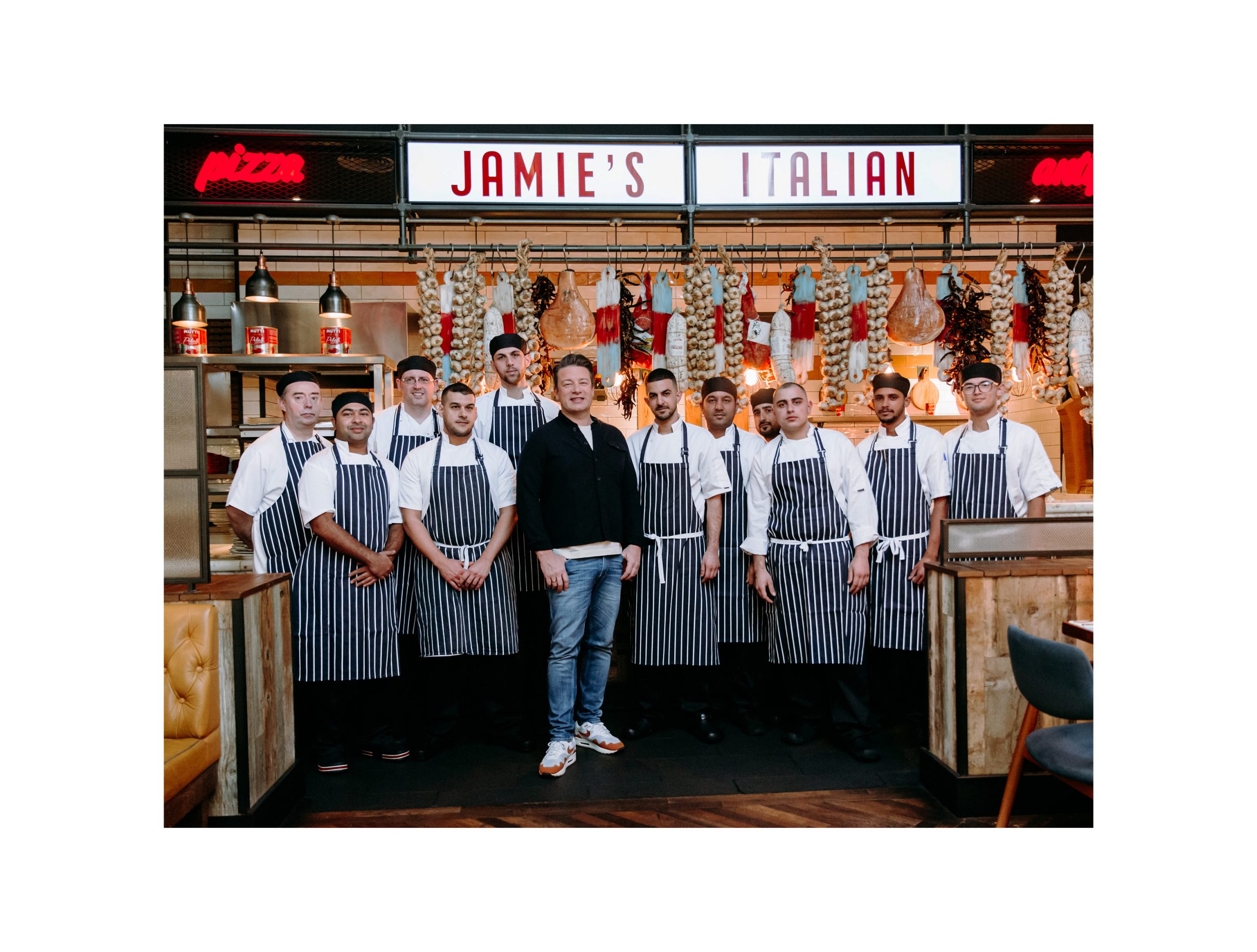 Το Jamie’s Italian και η PHC Franchised Restaurants <strong>καλωσόρισαν τον διεθνούς φήμης chef Jamie Oliver στην Κύπρο</strong>