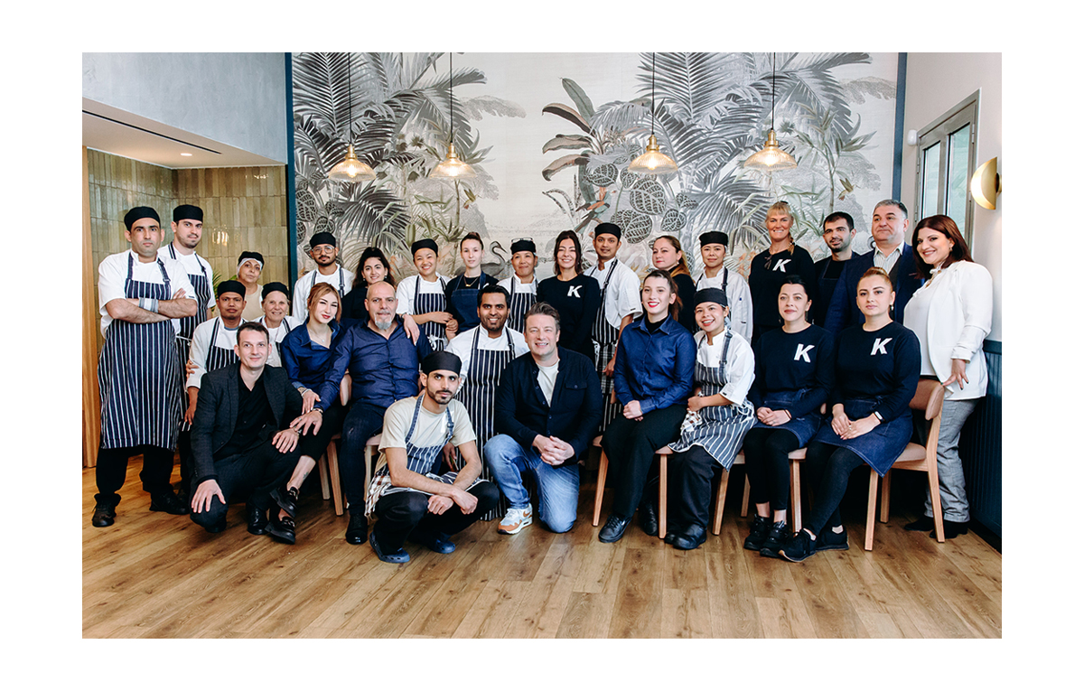Η PHC Franchised Restaurants και ο διεθνούς φήμης σεφ Jamie Oliver γιόρτασαν μαζί το άνοιγμα του εστιατορίου Jamie Oliver Kitchen στη Μαρίνα Λεμεσού