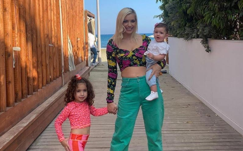 Άντρη Καραντώνη: Έντυσε την μικρή της κόρη με την πιο όμορφη στολή