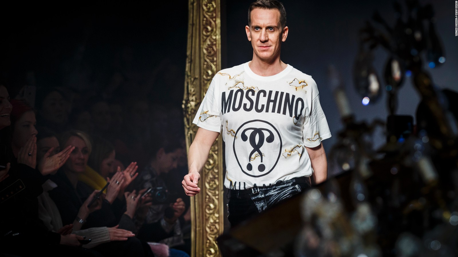 Ο Jeremy Scott αποχωρεί από τον οίκο Moschino μετά από 10 χρόνια