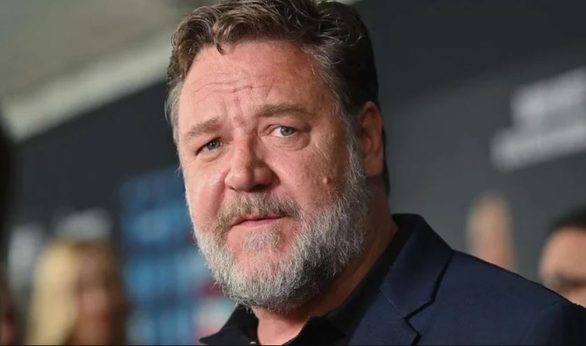 Russell Crowe: Ξέσπασε σε δάκρυα on air