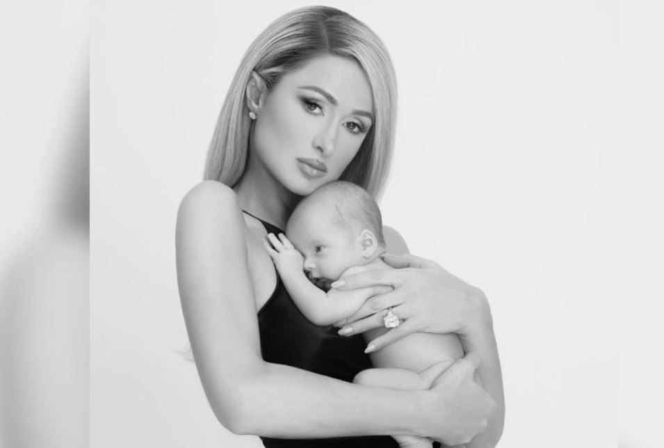 Paris Hilton: Φωτογραφίζεται με τον 3 μηνών γιο της