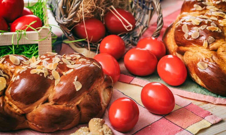 Πόσες θερμίδες κρύβουν τα πασχαλινά εδέσματα;