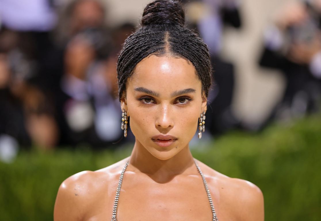 H Zoë Kravitz έχει έναν απαράβατο κανόνα όταν την καλούν σε δείπνο
