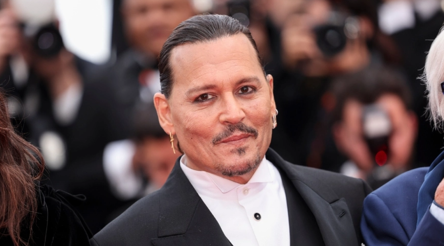 Johnny Depp: Αποθεώθηκε στο κόκκινο χαλί για το Φεστιβάλ των Καννών 