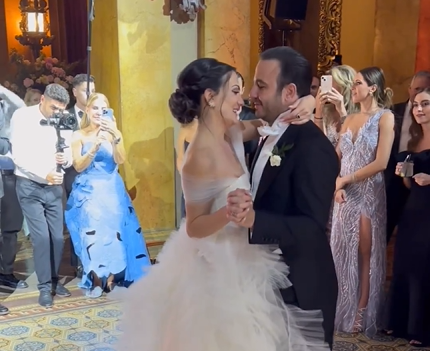 Γιώργος Θεοδότου-Έλις Μισιρλή: Ο ρομαντικός πρώτος χορός του ζευγαριού στο γαμήλιο πάρτι