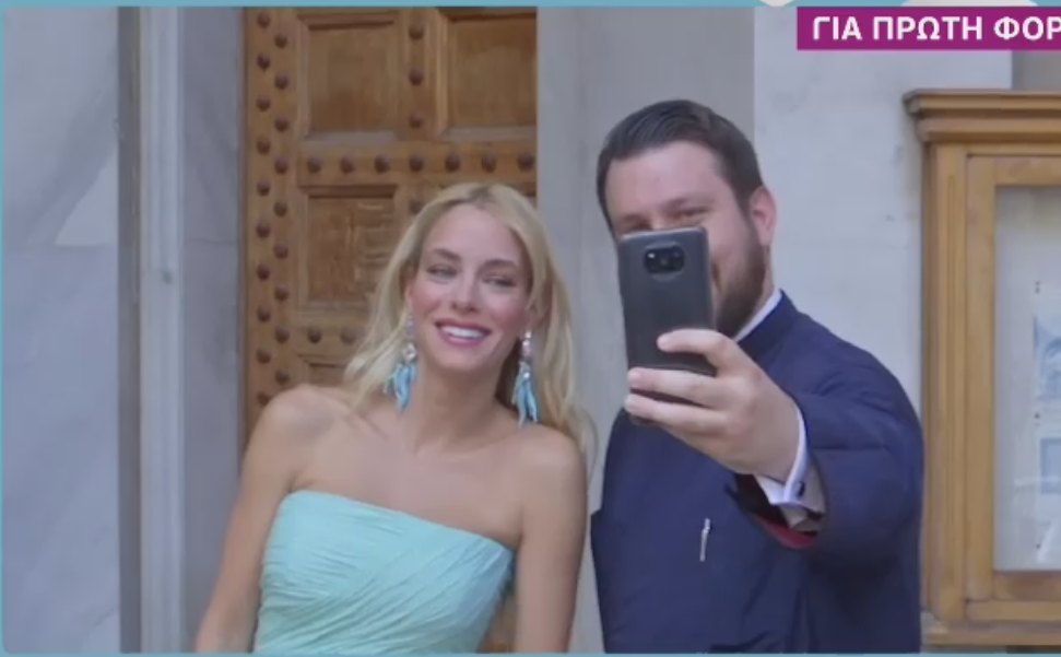 Και όμως συνέβη! Η selfie που ζήτησε ο πάτερ από την…Δούκισσα στην εκκλησία