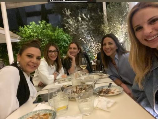 Οι παρουσιάστριες του Alpha Κύπρου για δείπνο με την Γωγώ Αλεξανδρινού