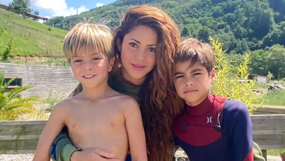 Σακίρα: Οι γιοι της εμφανίζονται για πρώτη φορά σε βίντεο κλιπ της – Τραγουδά ο μικρός Σάσα