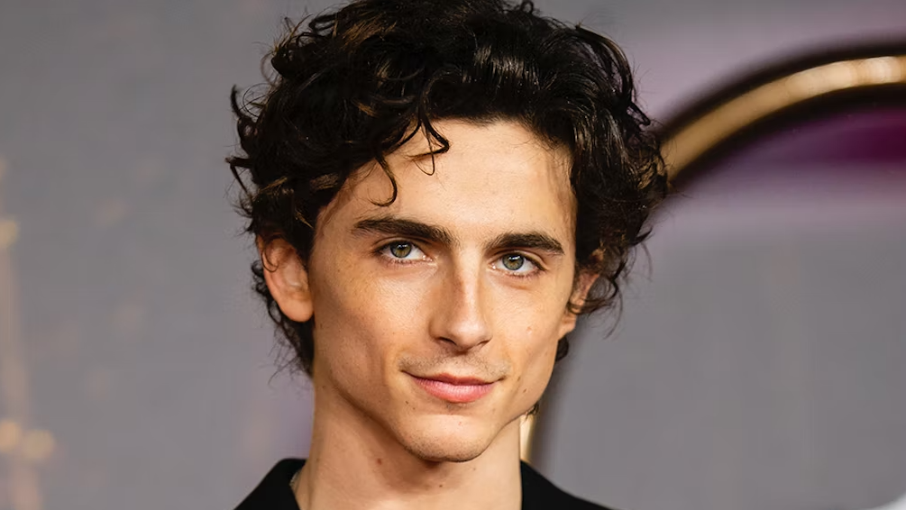 Ο Timothée Chalamet είναι το νέο πρόσωπο του αρώματος Bleu De Chanel