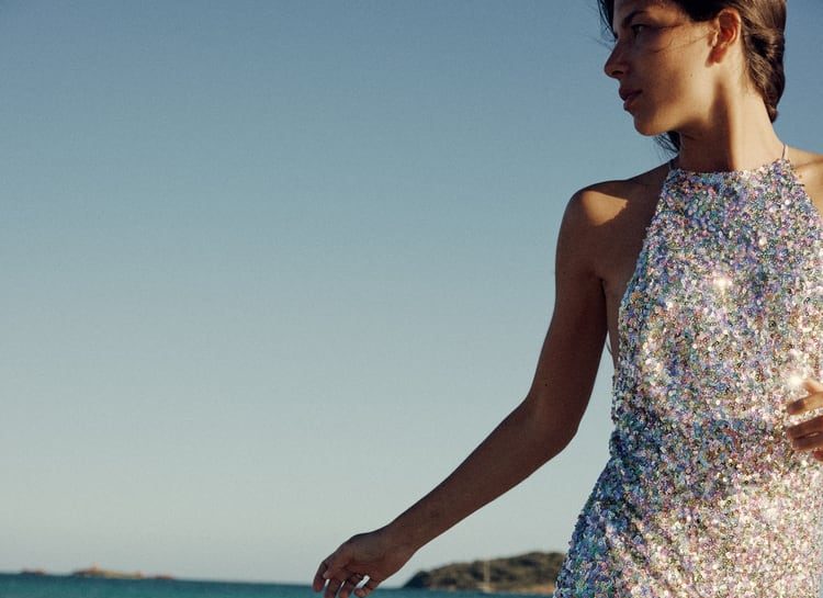 Αυτό το Zara φόρεμα έγινε viral και είναι ιδανικό για καλοκαιρινούς γάμους