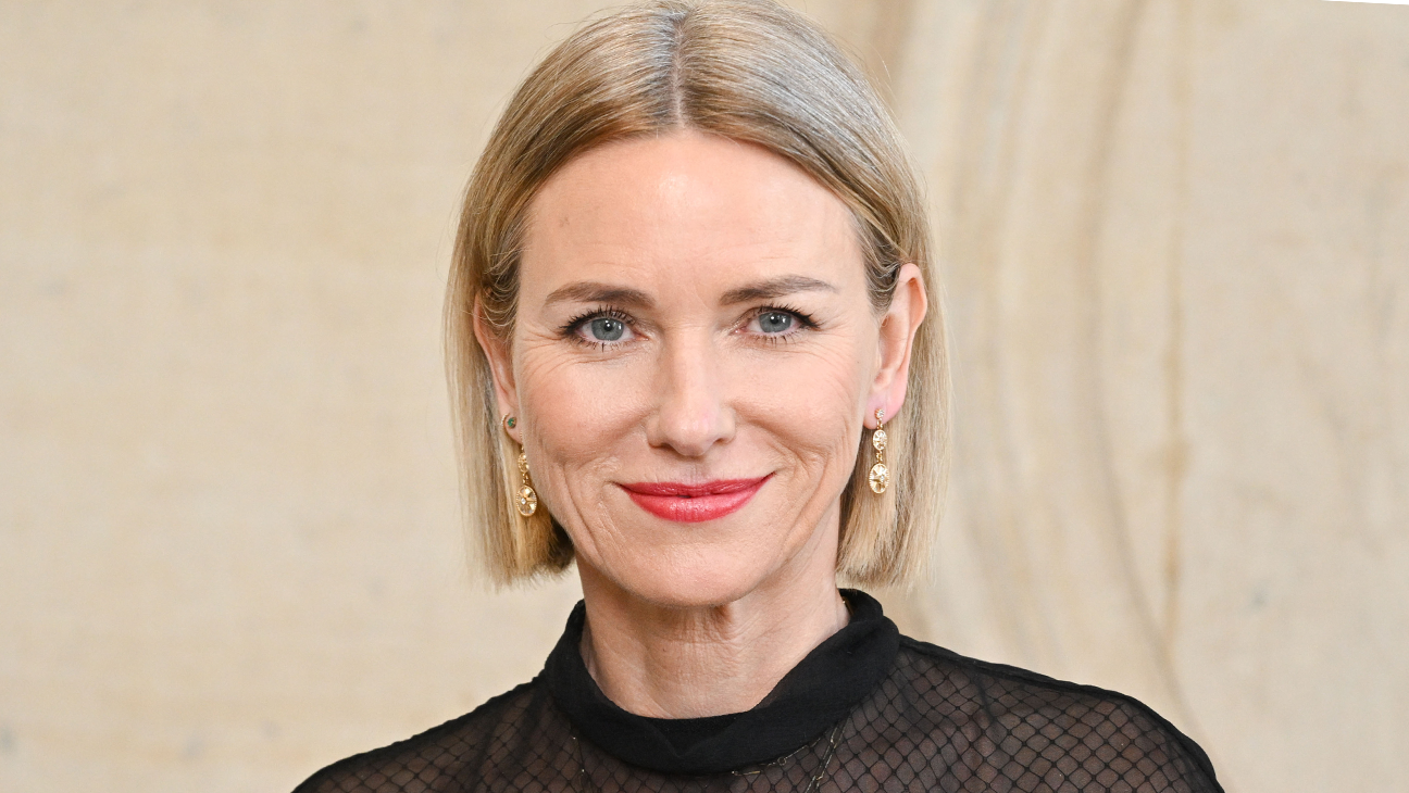 Η Naomi Watts παντρεύτηκε κρυφά  με ένα εκπληκτικό Oscar de la Renta φόρεμα