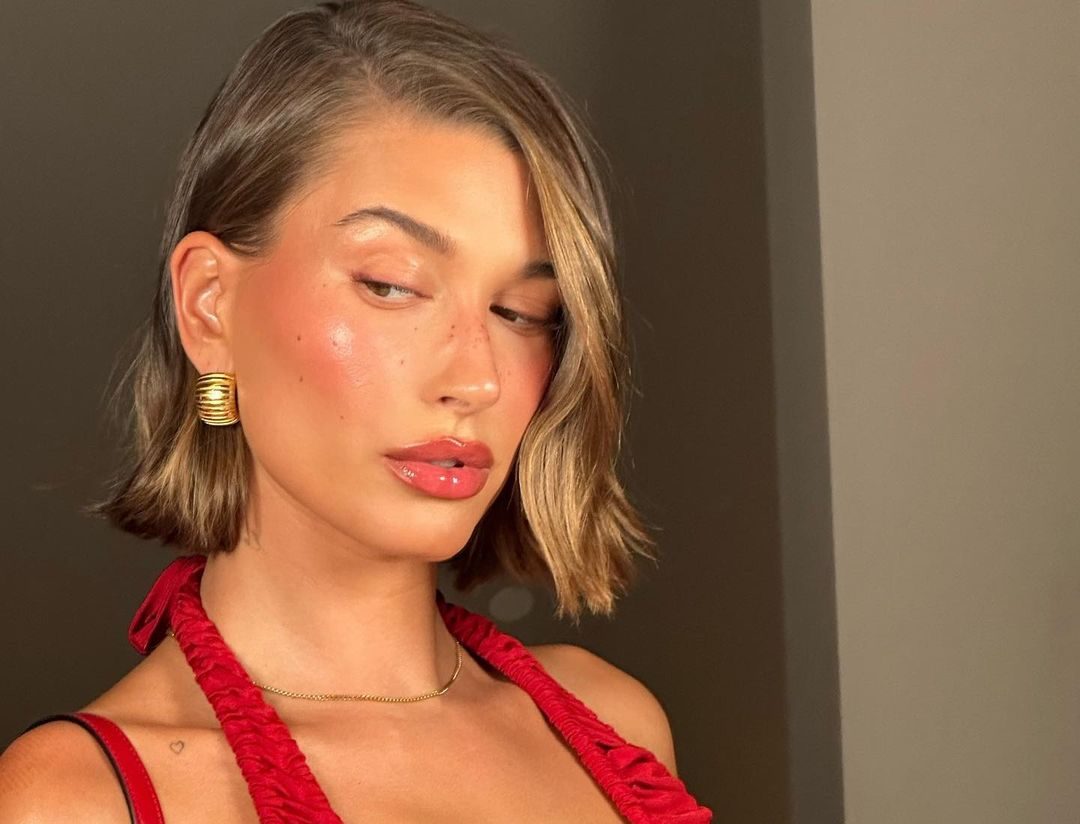 Hailey Bieber: Το viral strawberry makeup της είναι η νέα τάση του TikTok