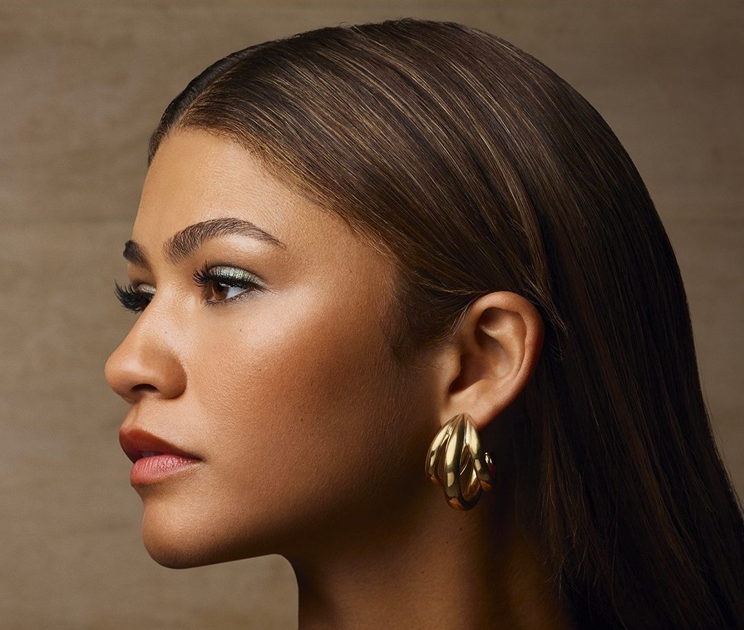 Zendaya: Ποζάρει σαν αρχαία θεά στο Λούβρο στη νέα καμπάνια της Lancôme