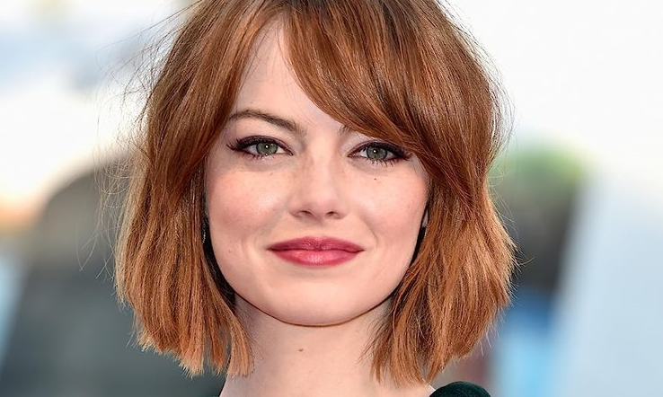 Αγνώριστη η Emma Stone: Η δροσερή αλλαγή που έκανε στο hairlook της