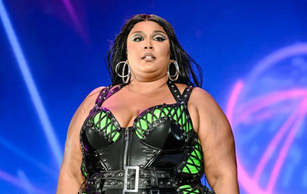 Lizzo: Την απέκλεισαν από το Super Bowl μετά τις κατηγορίες για σεξουαλική παρενόχληση