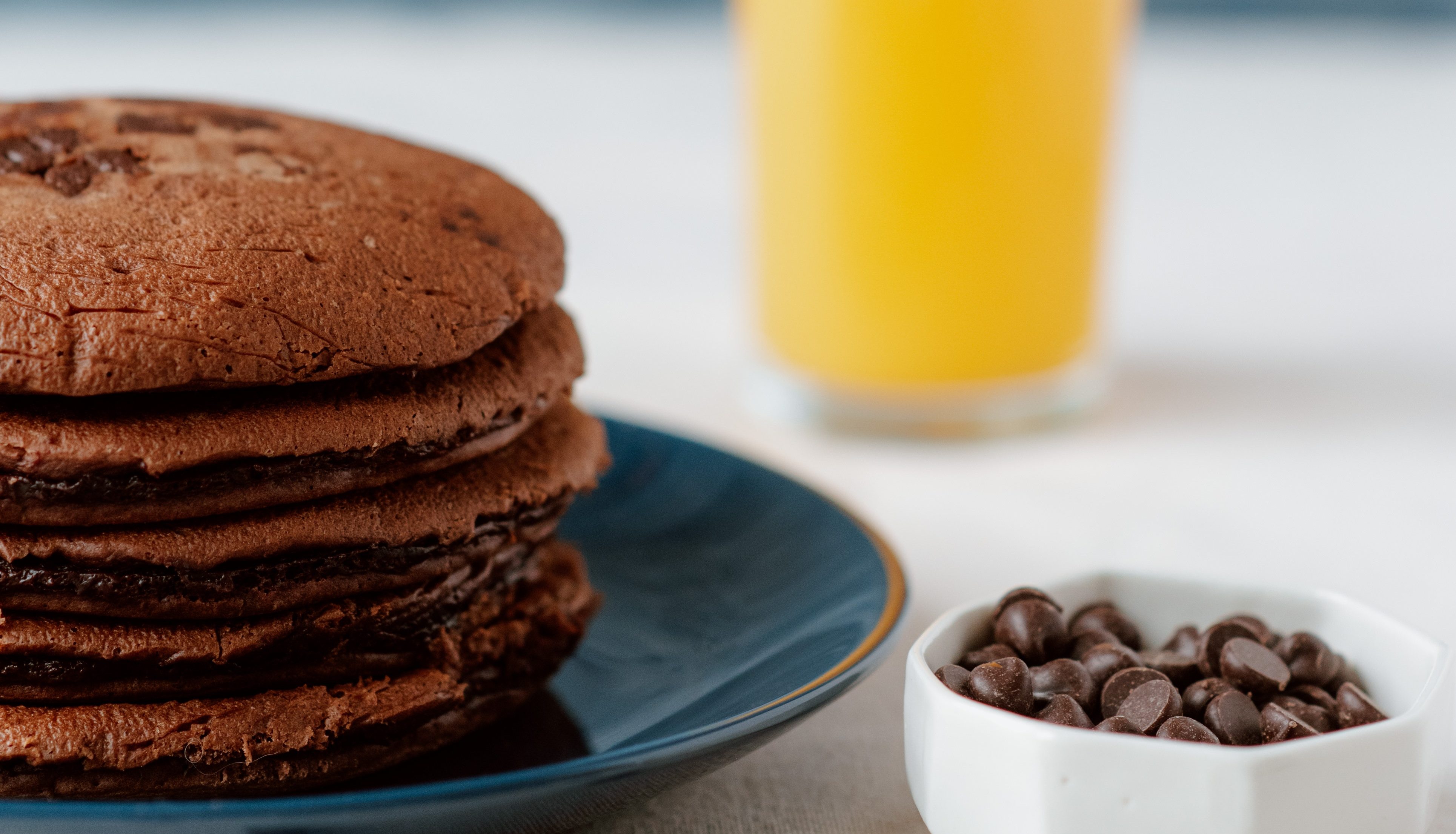 Η συνταγή για τα viral chocolate chip pancakes που μπορείς να κάνεις για πρωινό