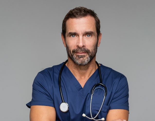 Κ. Μαρκουλάκης: «Ο Γιατρός» είναι ο πιο ενδιαφέρον ρόλος που έχω κάνει στην τηλεόραση