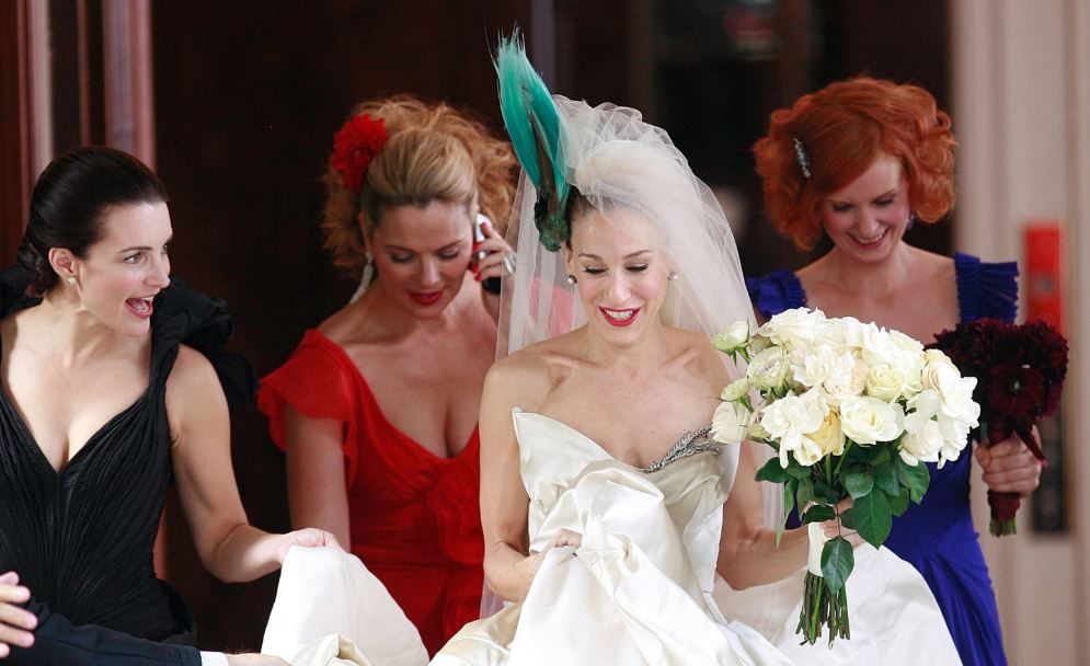 Carrie Bradshaw: To iconic piece από τον γάμο της, με τον Mr. Big βγαίνει σε δημοπρασία
