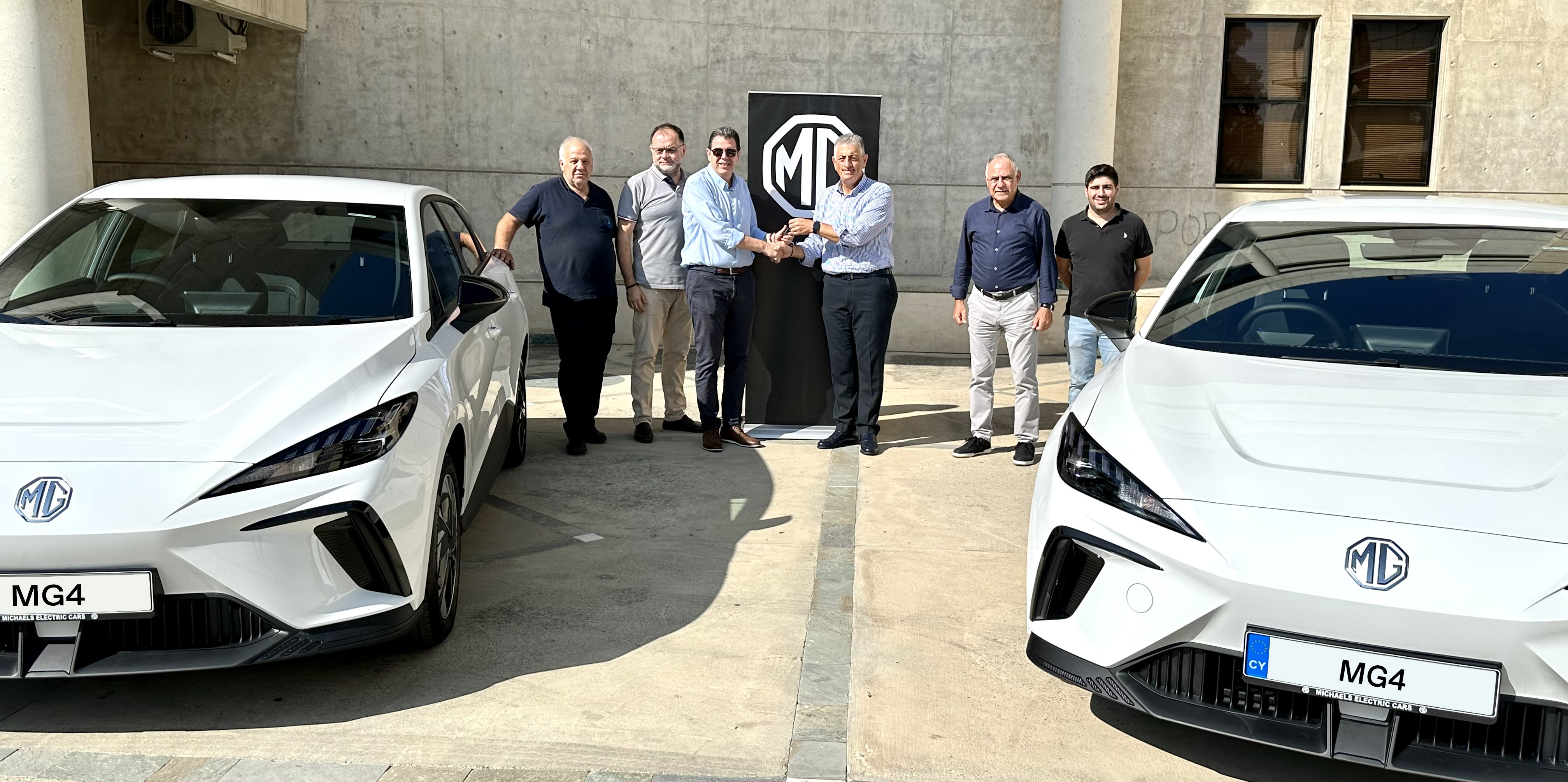 Η Michaels Electric Cars παραδίδει 2 Νέα MG4 EVs στον Δήμο Στροβόλου, ανοίγοντας τον δρόμο προς την βιώσιμη μετακίνηση