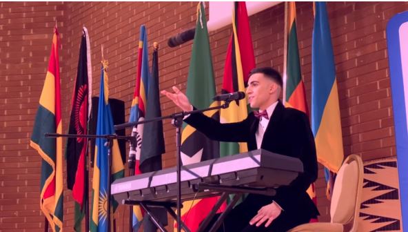 Συγκίνησε ο Κύπριος που τραγούδησε μπροστά σε 56 χώρες στο Λονδίνο