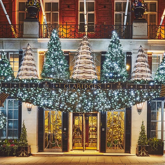 Ποιος οίκος θα επιμεληθεί το χριστουγεννιάτικο δέντρο του φημισμένου Claridge’s στο Λονδίνο;