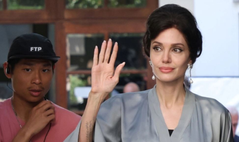 Angelina Jolie: Νέες φωτογραφίες από τα γυρίσματα στον Πύργο Ηλείας 