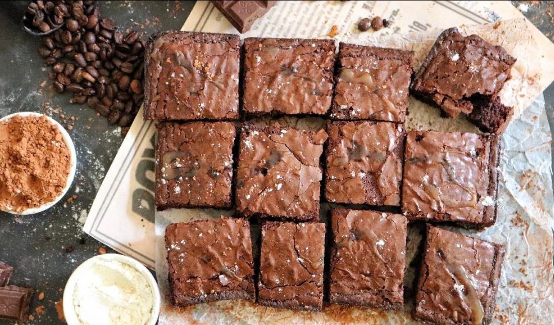 Τα πιο λαχταριστά brownies με μόνο 2 υλικά