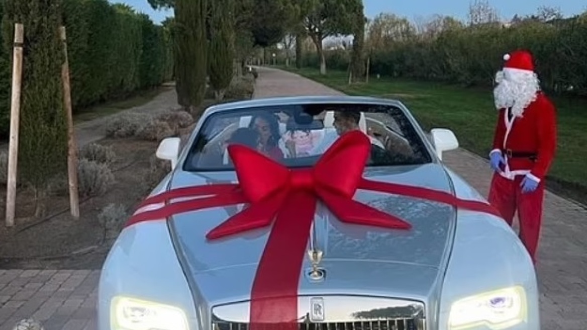 Κριστιάνο Ρονάλντο: Έκανε δώρο στη μαμά του μια Porsche για τα γενέθλιά της 