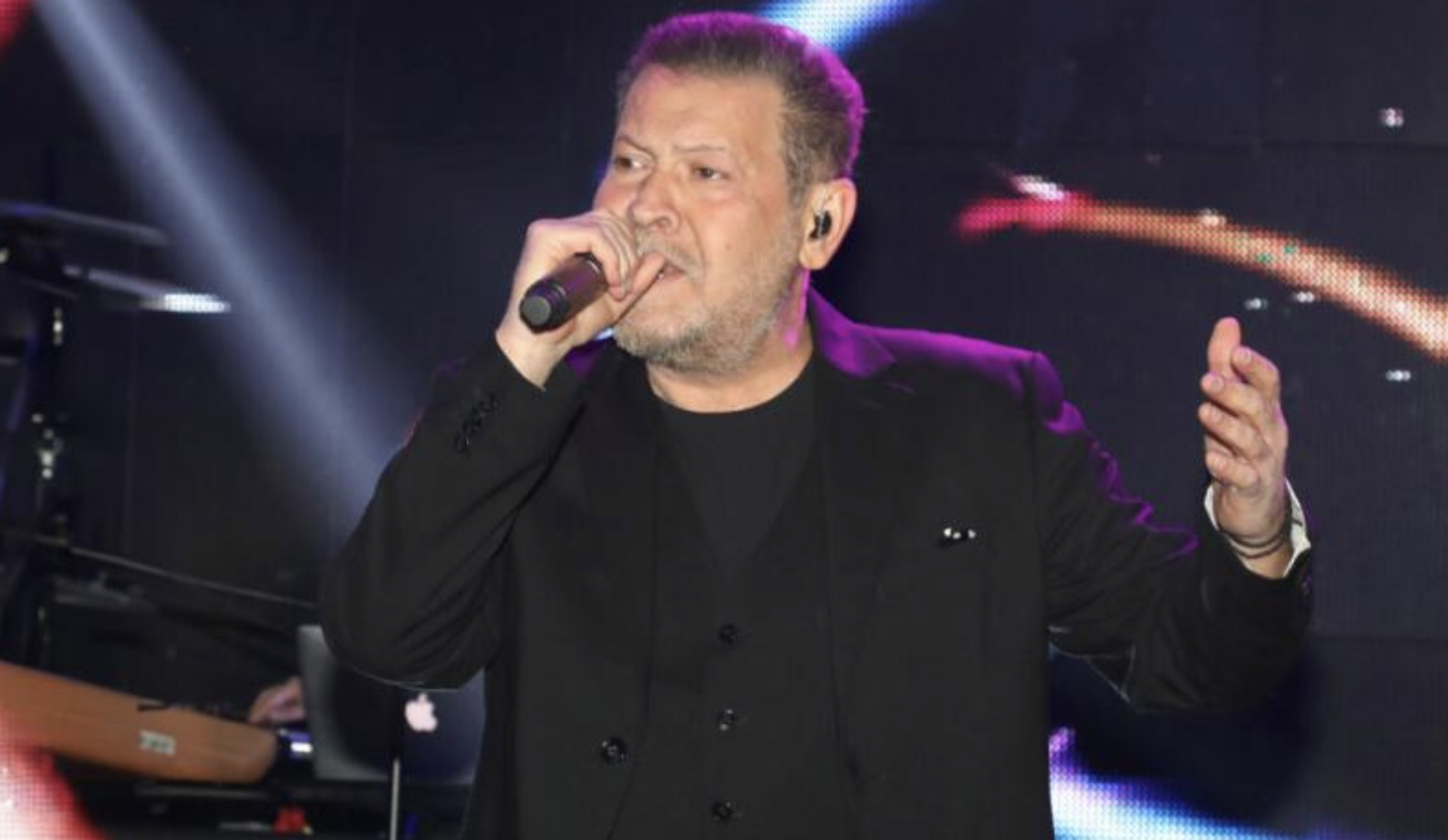 Έφυγε από τη ζωή ο τραγουδιστής Χάρης Κωστόπουλος