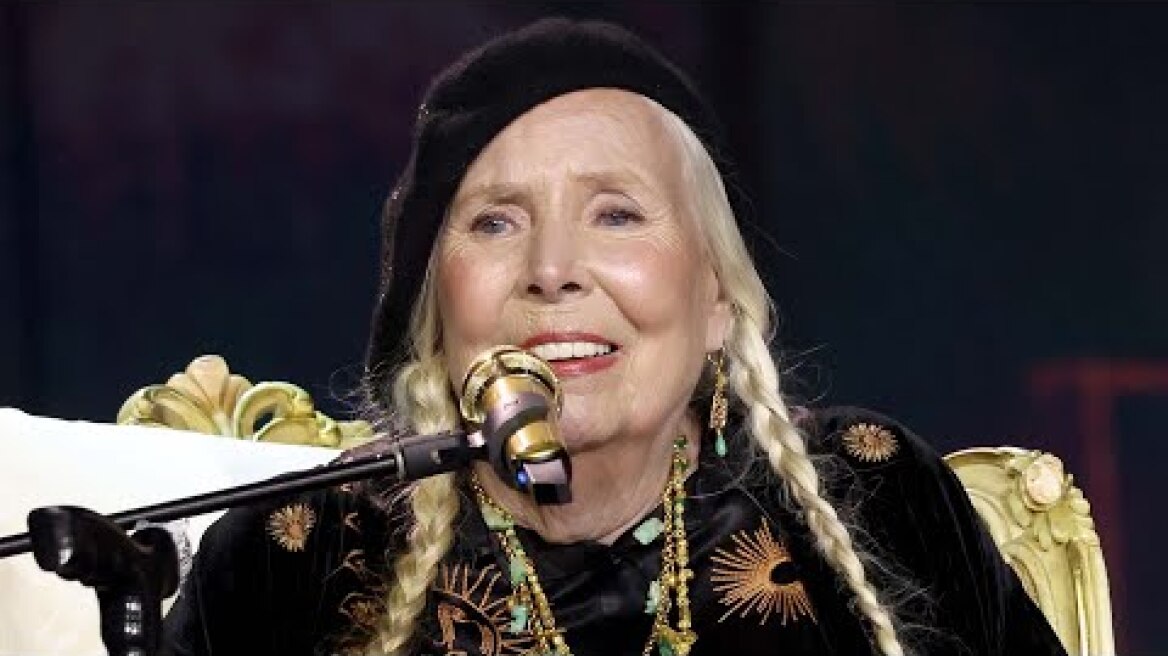 Joni Mitchell: Τραγούδησε στα 80 της στα Grammys 2024