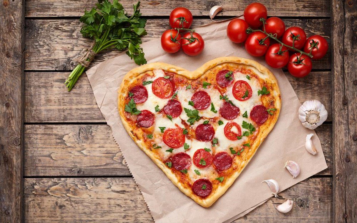 Συνταγή για pizza σε σχήμα καρδιάς