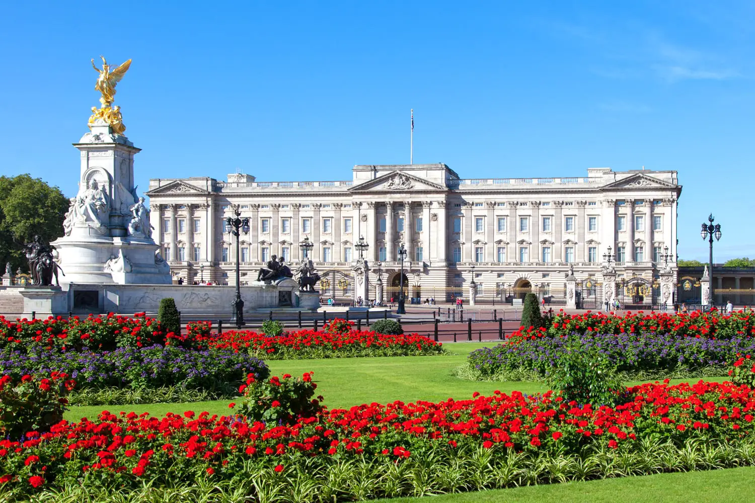 Παλάτι του Μπάκιγχαμ: Η επίσημη κατοικία του Βασιλιά στο Λονδίνο δέχεται επισκέπτες!