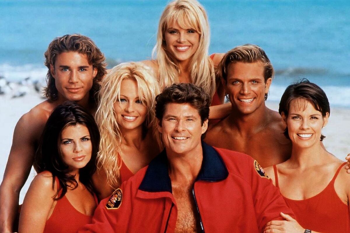 Το “Baywatch” κάνει comeback στην τηλεόραση με νέα γενιά «ναυαγοσωστών»