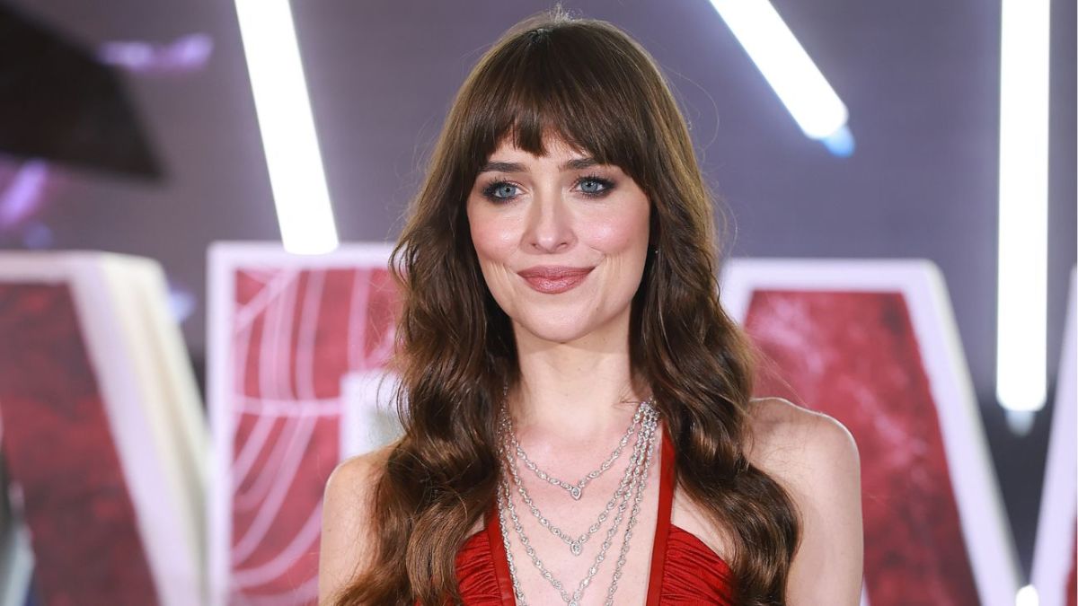 Dakota Johnson: Ο Chris Martin της έκανε πρόταση γάμου μετά από έξι χρόνια σχέσης