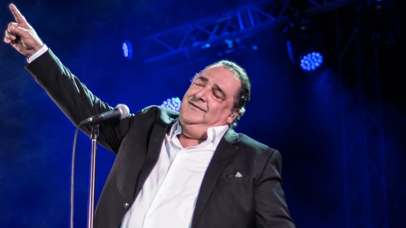 Η συγκινητική ιστορία πίσω από το μοιρολόι στο μνημόσυνο του Βασίλη Καρρά