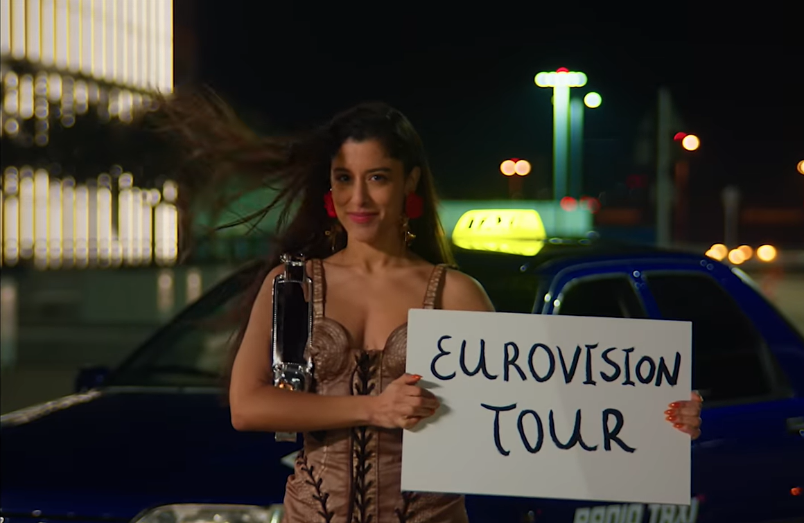 Σάττι: Τραγούδησε live το «Ζάρι» παρά τη ξαφνική αδιαθέσια που ένιωσε στο πάρτι για την Eurovision