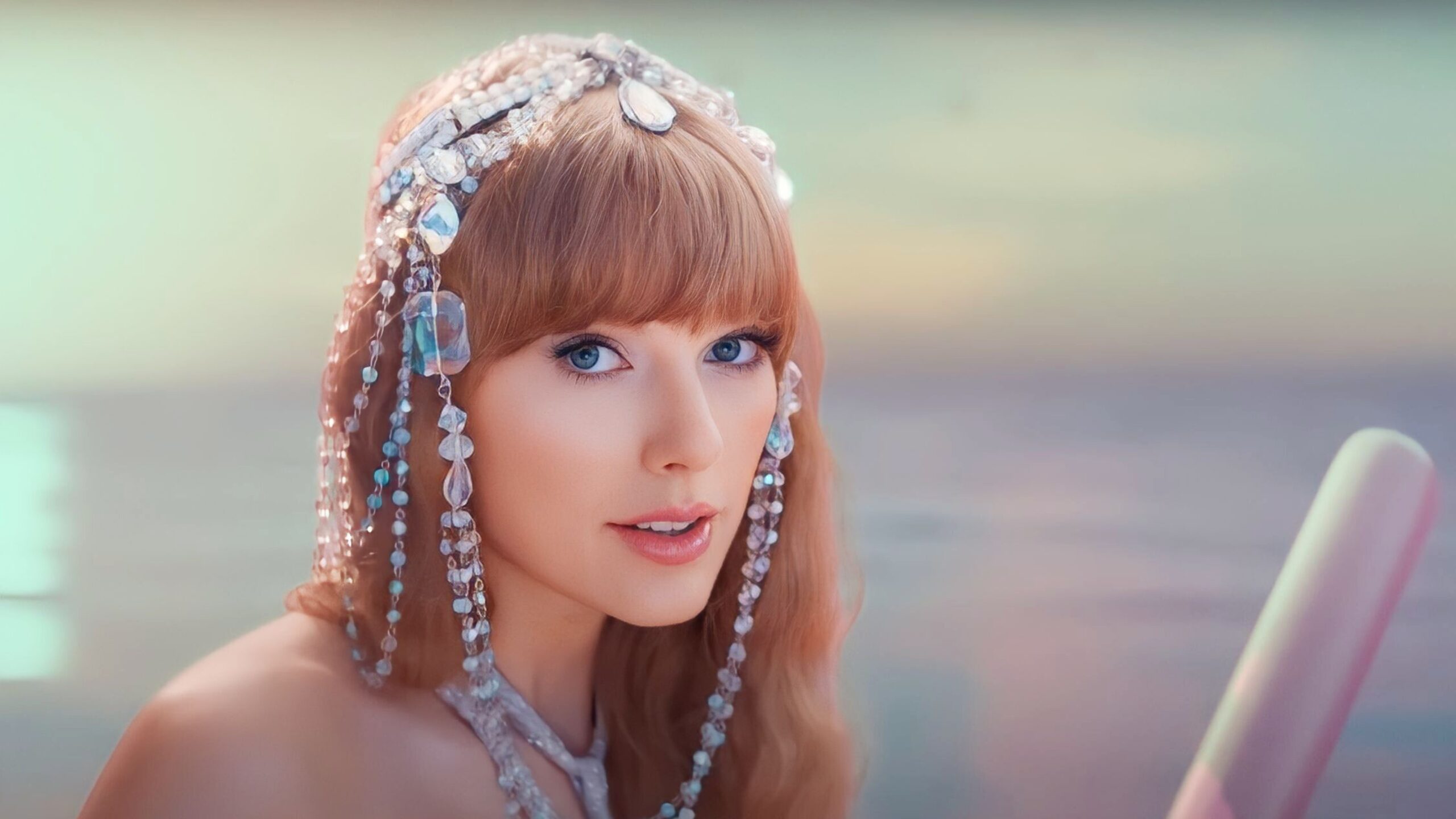 Η Taylor Swift με εντυπωσιακή δημιουργία Σήλια Κριθαριώτη στο νέο της video clip