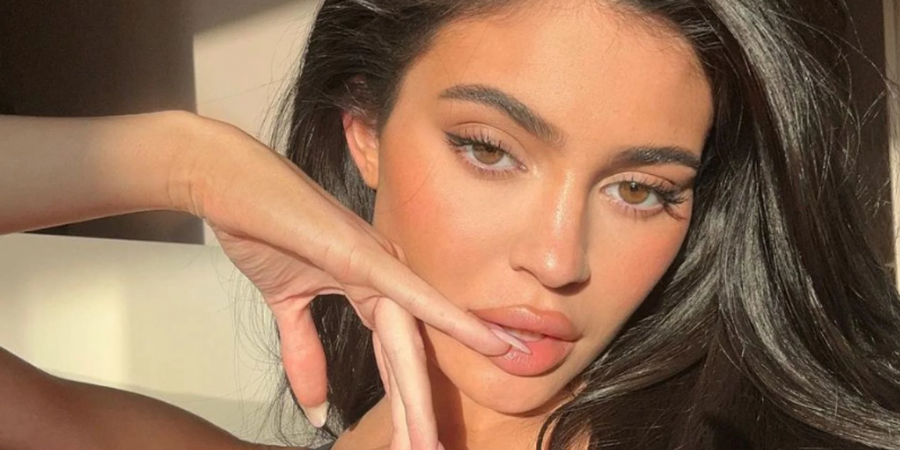 Kylie Jenner: Το 5λεπτο καθημερινό μακιγιάζ της – Όλα τα beauty items που θα χρειαστείς