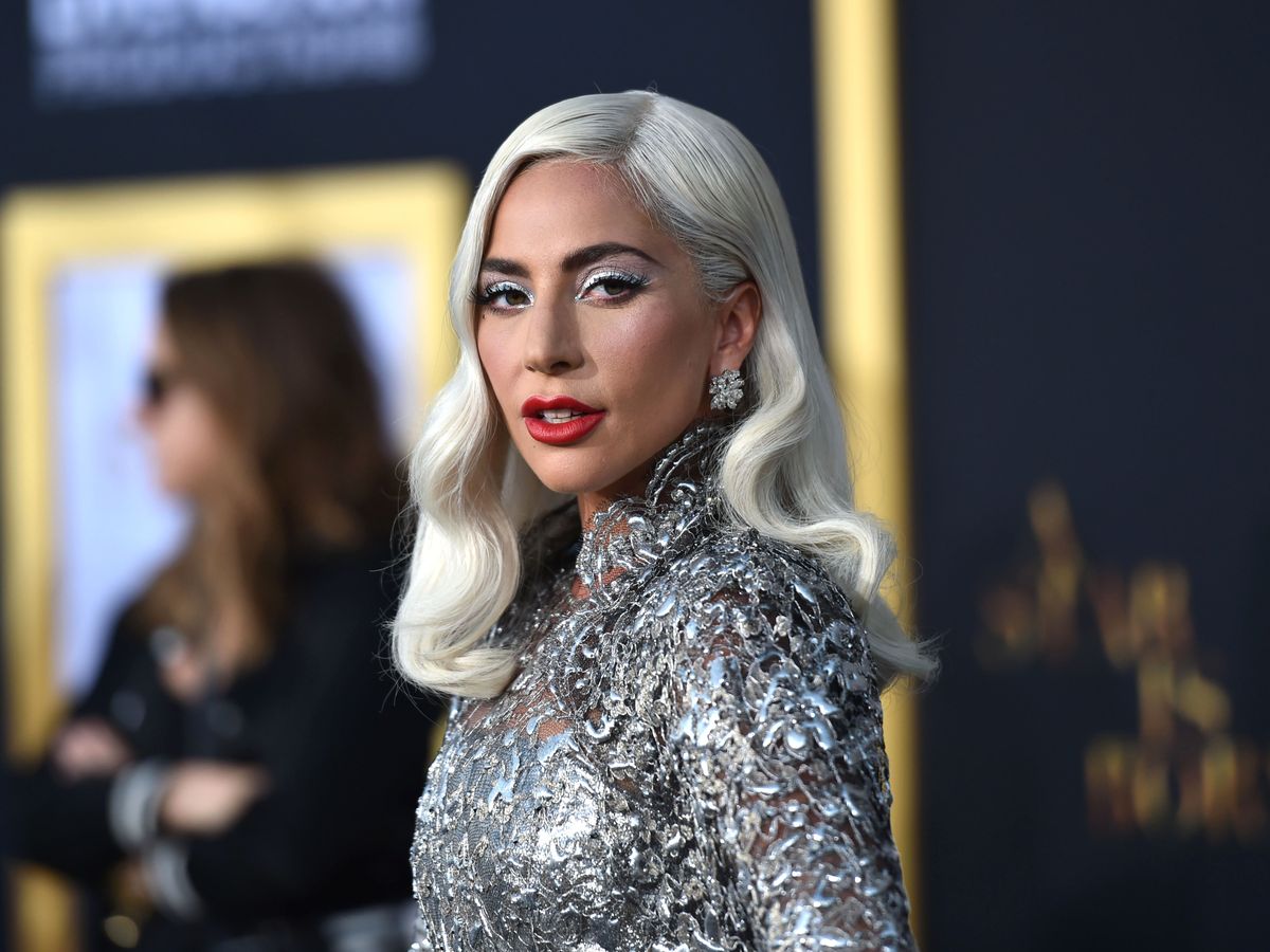 Παντρεύεται η Lady Gaga; Οι φωτογραφίες με μονόπετρο που πυροδότησαν τις φήμες