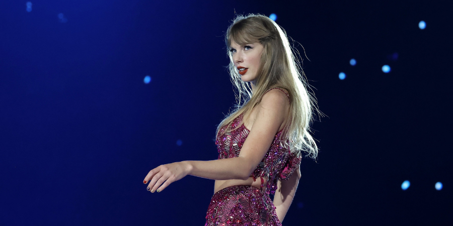 Taylor Swift: Κυκλοφόρησε στα ελληνικά το πρώτο βιβλίο για τη ζωή της