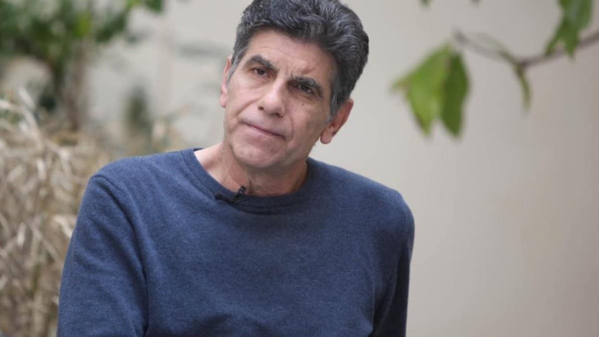 Γιάννης Μπέζος: «Ίσως είναι πολύ καλό, το ότι οι άνθρωποι χωρίζουν πιο εύκολα»