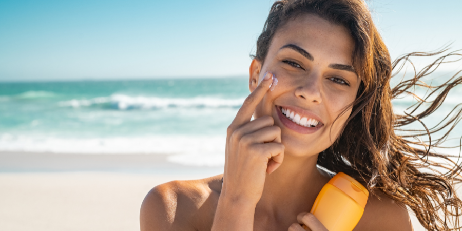 Beach Days: 5 αντηλιακά προσώπου για υψηλή προστασία από τον ήλιο